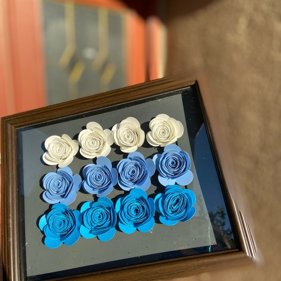 3D Paper flower shadow box wall decor - Picture 4 of 4